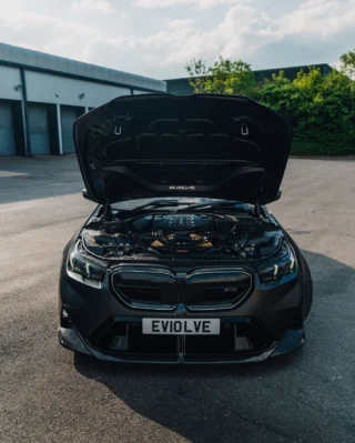 @evolveautomotive’s G90 M5 is a heavy 😉 hitter with the ultimate cooling power of CSF’s Charge-Air Coolers. Built to handle the heat of the S68 and keep performance at its peak.